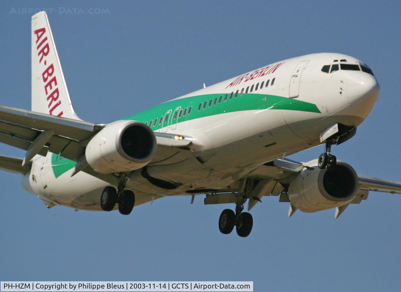 PH-HZM, 2001 Boeing 737-8K2 C/N 30392, Hybrid Transavia/Air Berlin, on short final rwy 08.
