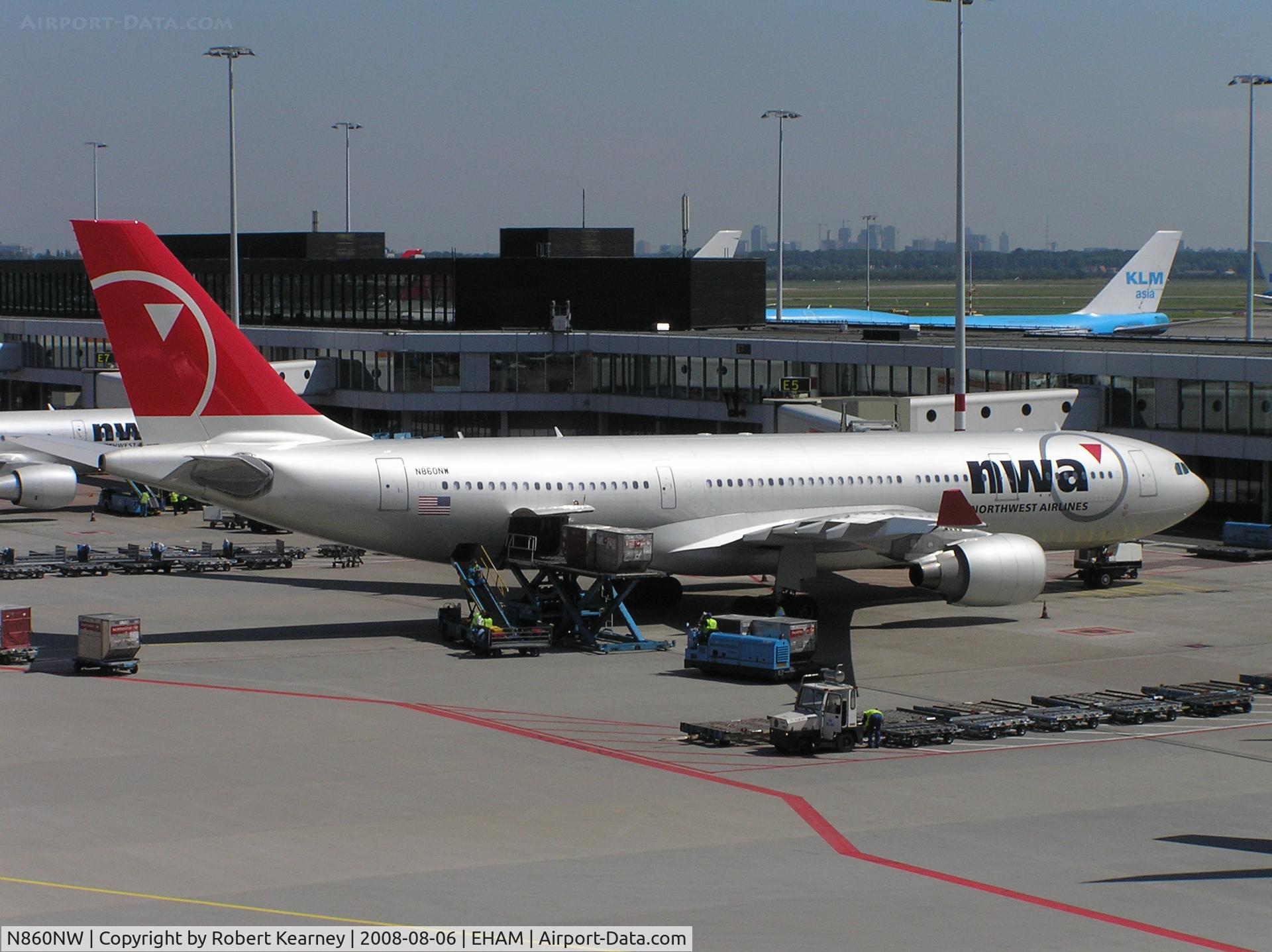 N860NW, 2006 Airbus A330-223 C/N 778, NWA on stand