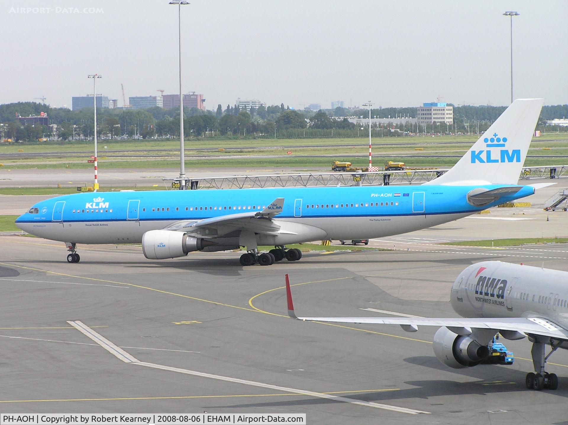 PH-AOH, 2006 Airbus A330-203 C/N 811, KLM leaving for take-off
