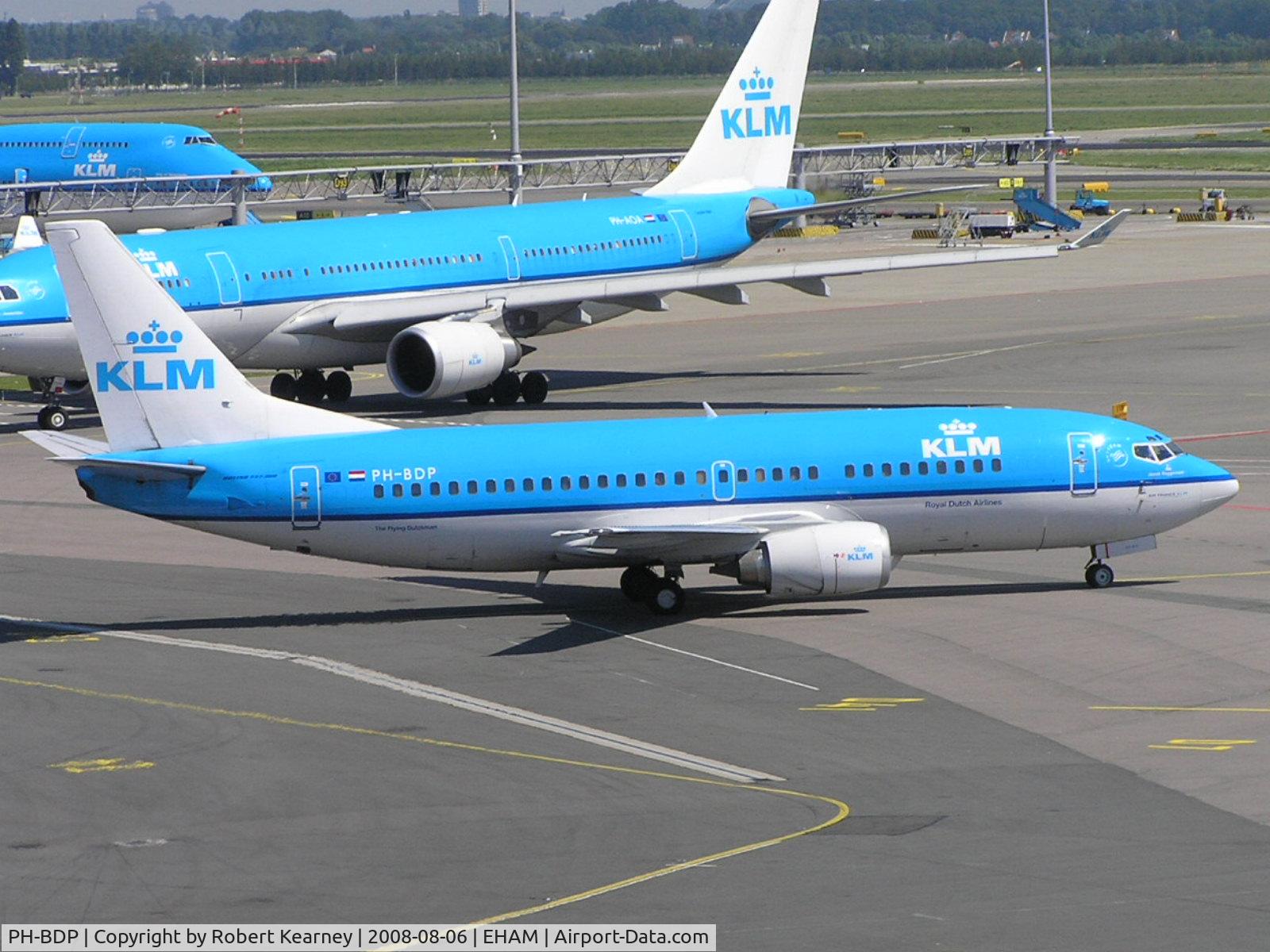 PH-BDP, 1989 Boeing 737-306 C/N 24404, KLM going onto stand