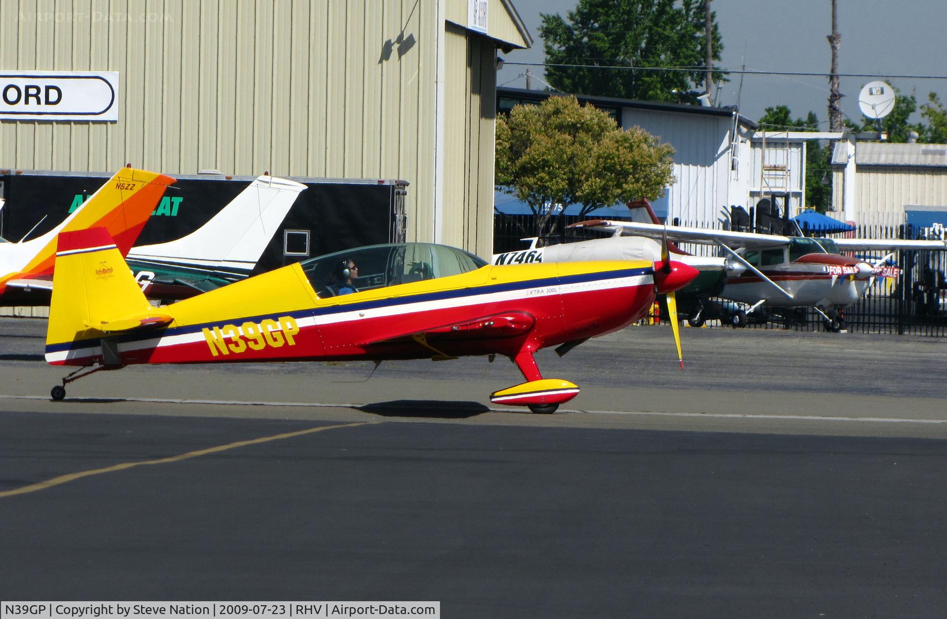 N39GP, 2000 Extra EA-300/L C/N 116, 2000 Extra Flugzeugbau Gmbh EA 300/L taxiing in to Amelia Reid Aviation ramp @ Reid-Hillview (San Jose), CA