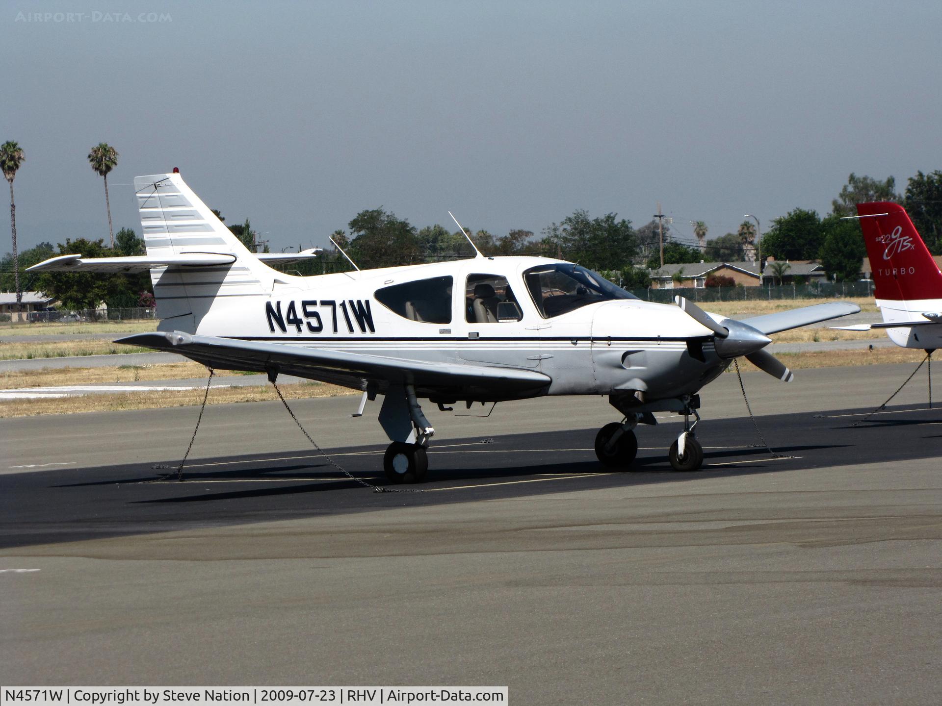 N4571W, 1976 Rockwell International 112TC Commander C/N 13061, Sharp 1976 Rockwell International 112TC @ Reid-Hillview (San Jose), CA