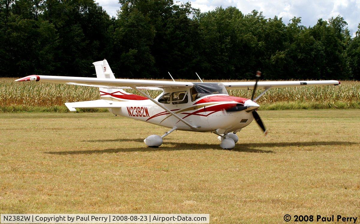 N2382W, 2007 Cessna T182T Turbo Skylane C/N T18208789, Motoring in easy for a parking spot