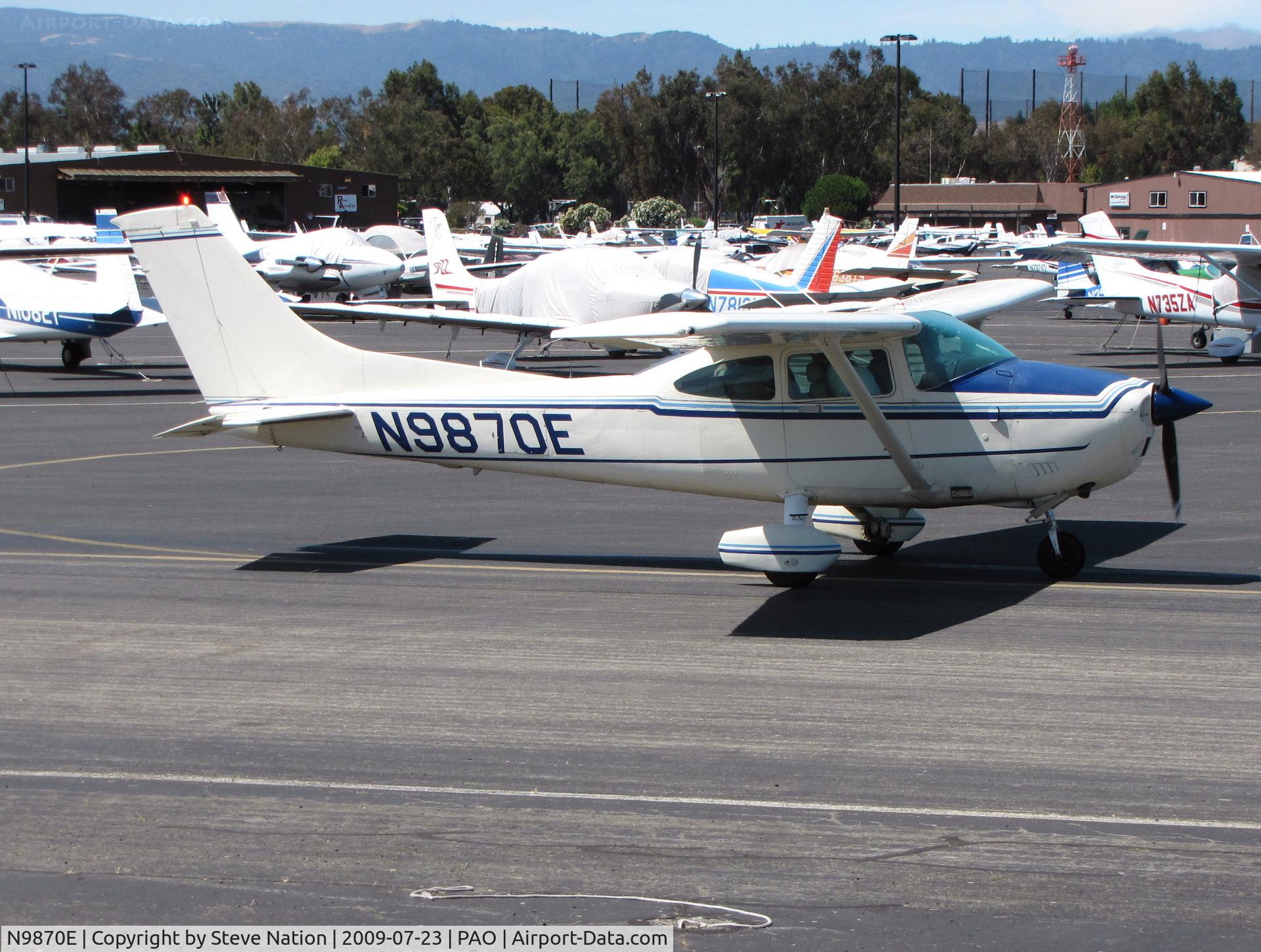 N9870E, 1985 Cessna 182R Skylane C/N 18268457, 1985 Cessna 182R taxiing to holding area @ Palo Alto, CA