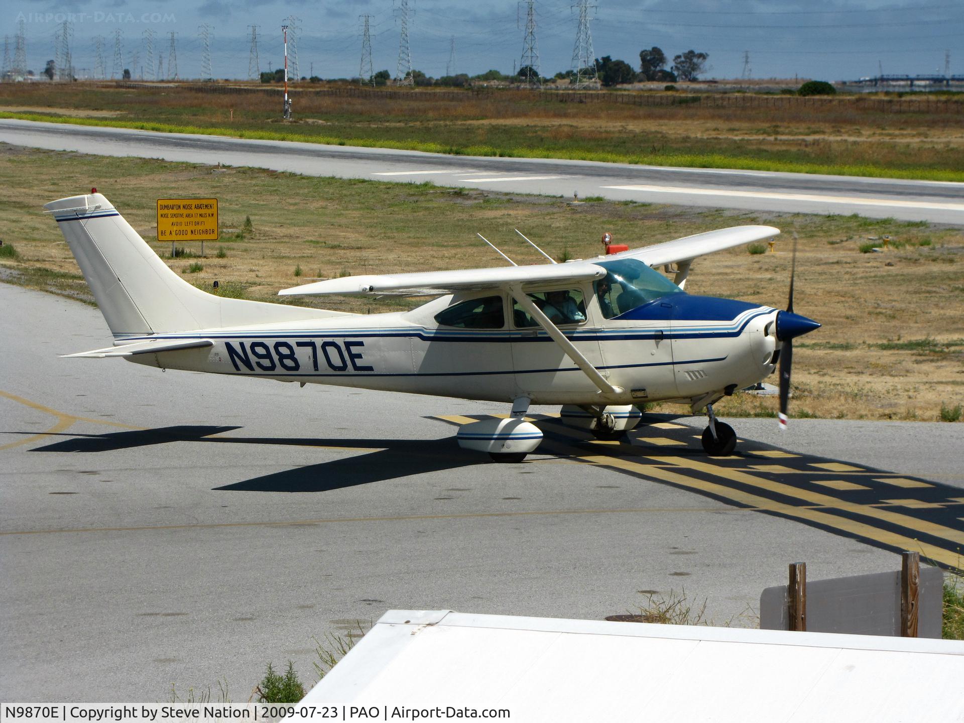 N9870E, 1985 Cessna 182R Skylane C/N 18268457, 1985 Cessna 182R taxiing to runway @ Palo Alto, CA