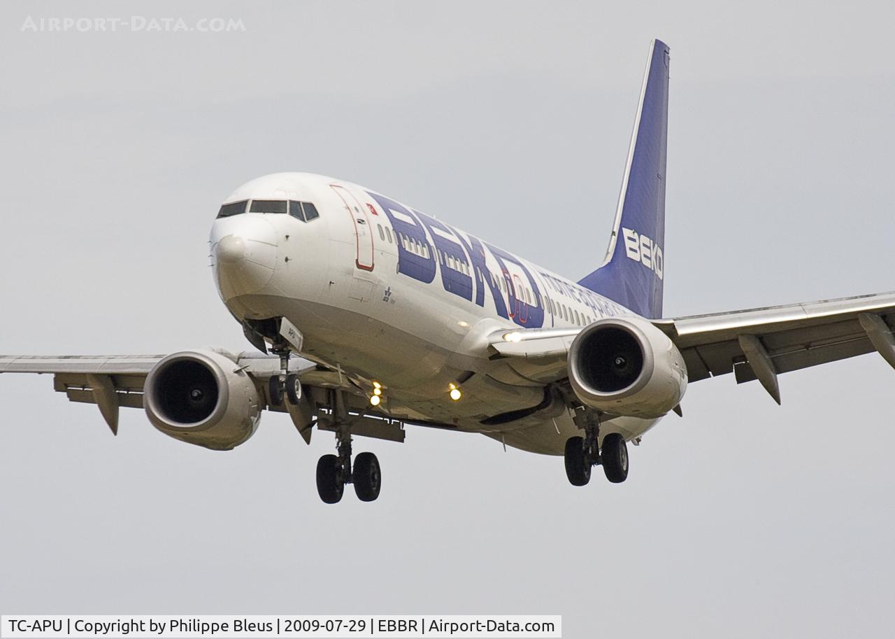 TC-APU, 2001 Boeing 737-82R C/N 29344, Wearing advertisement for BEKO, on short final rwy 25L.