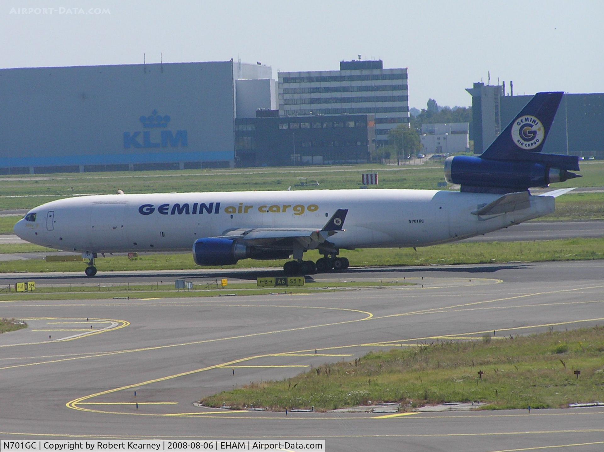 N701GC, 1991 McDonnell Douglas MD-11F C/N 48434, Gemini going to r/w