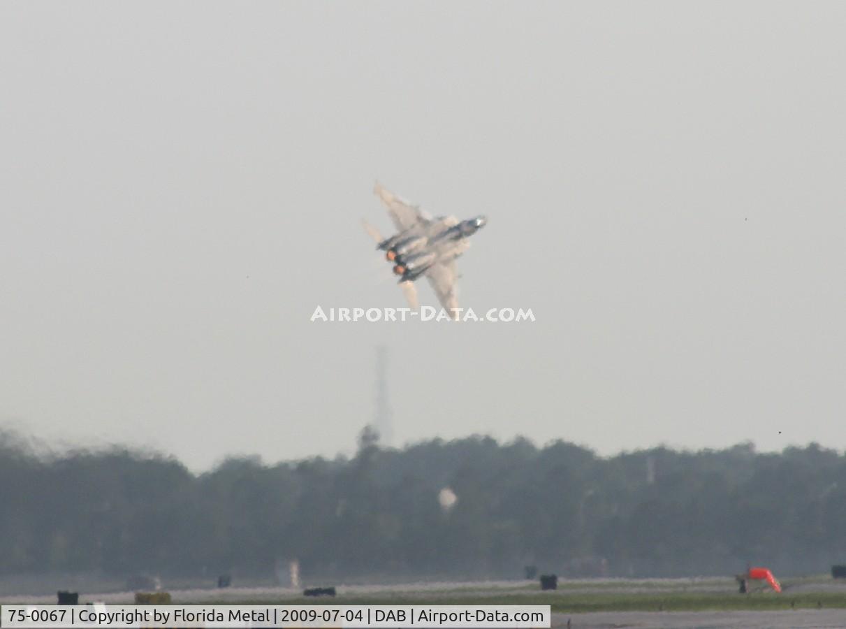 75-0067, 1975 McDonnell Douglas F-15A Eagle C/N 0172/A147, F-15A hard right turn over Speedway