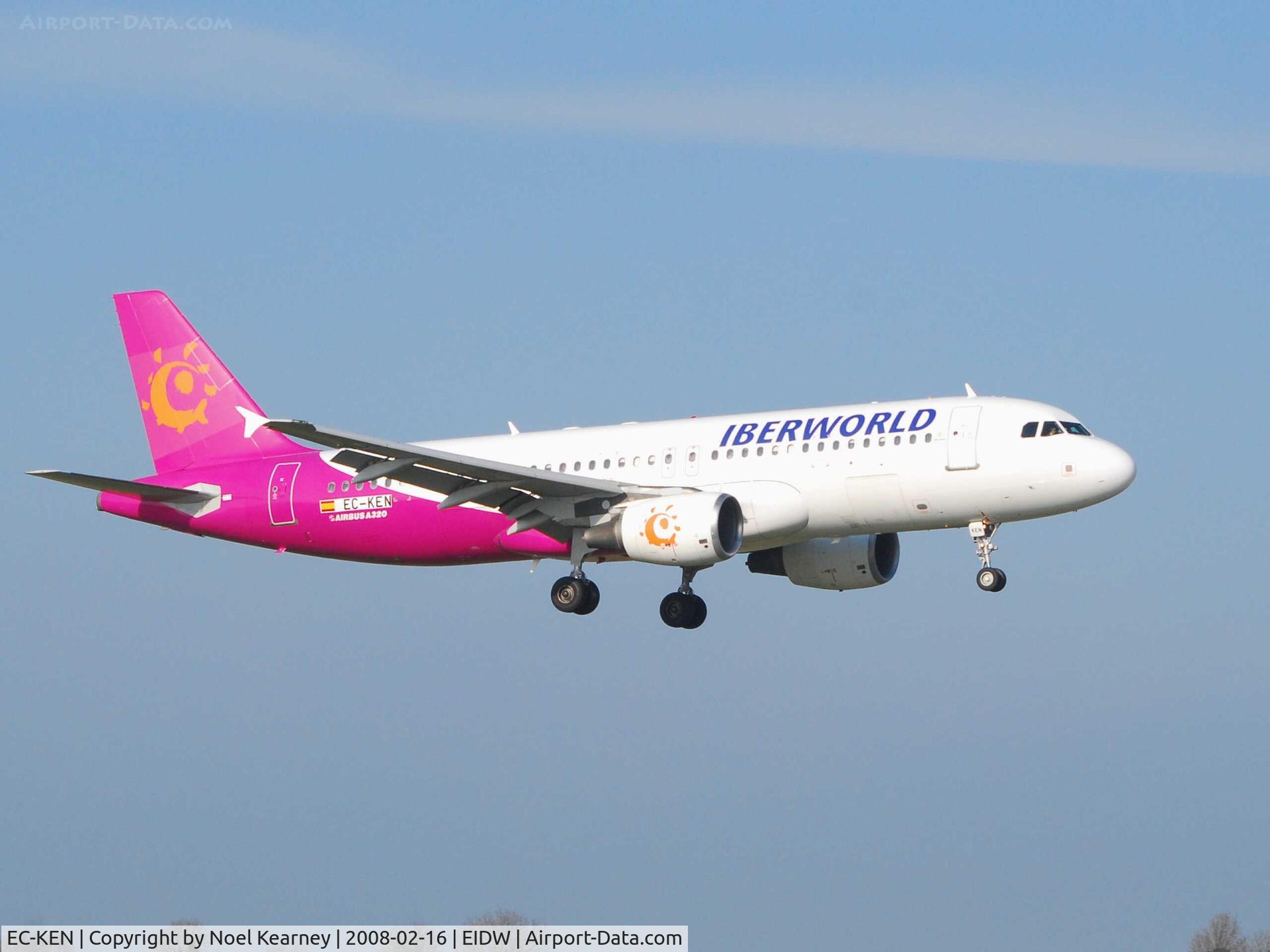 EC-KEN, 2001 Airbus A320-214 C/N 1597, Landing Rwy 10
