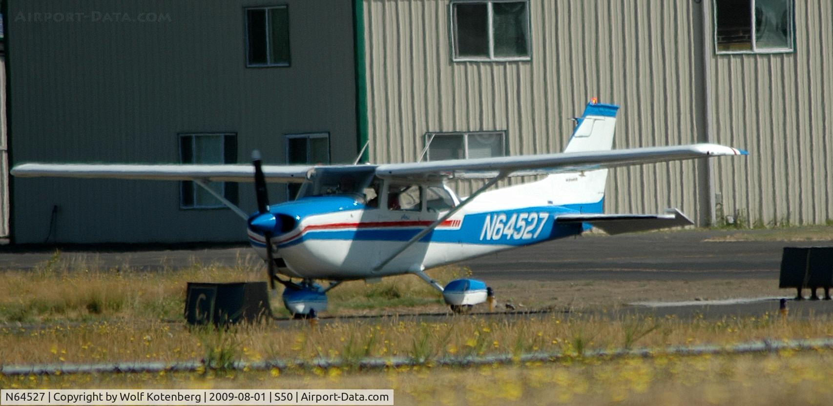 N64527, 1975 Cessna 172M C/N 17265283, warming up