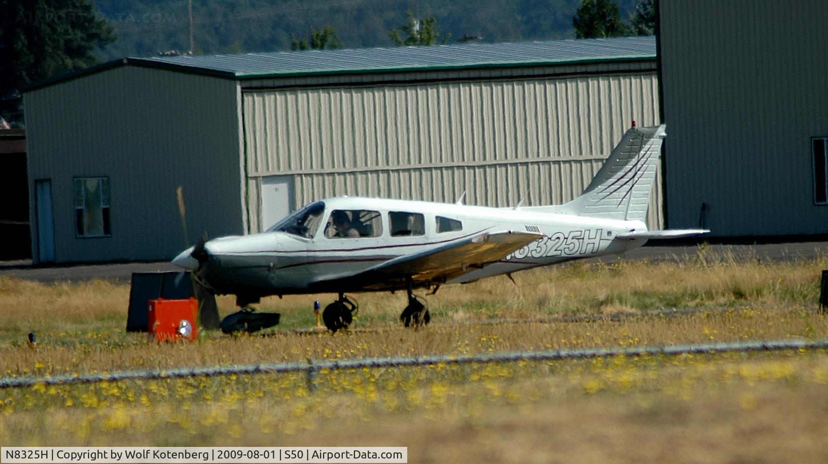 N8325H, Piper PA-28-161 C/N 28-8116130, warming up