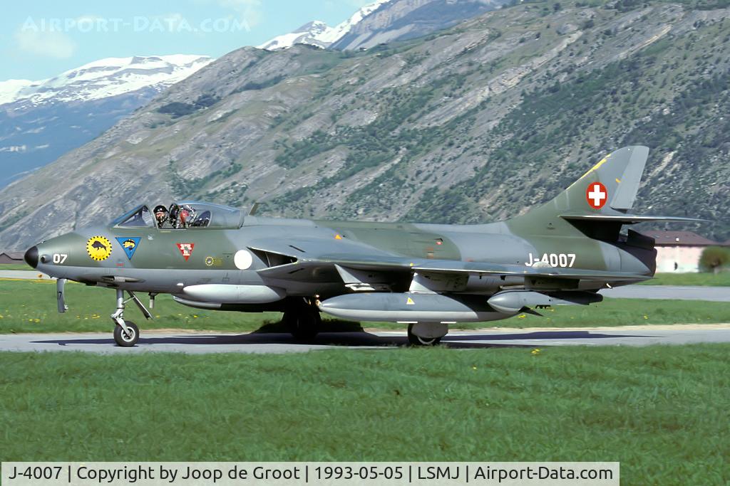 J-4007, Hawker Hunter F.58 C/N 41H-679920, During the last deployment of Hunters to Turtmann airfield. This one has the badges of both Fl St 7 and Fl St 20 on the nose. The aircraft is now preserved by Hunterverein Interlaken.