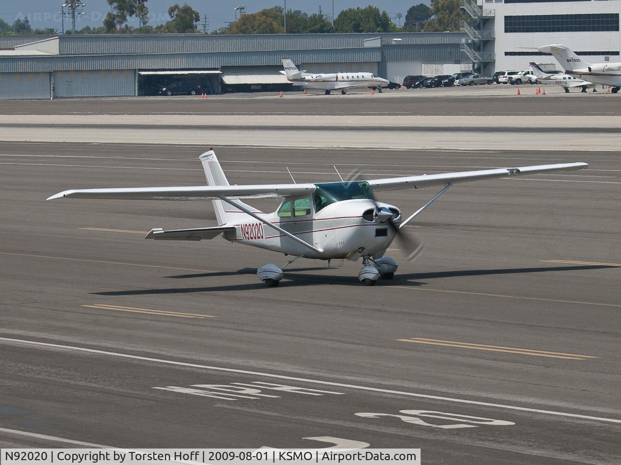 N92020, 1969 Cessna 182M Skylane C/N 18260006, N92020 taxiing