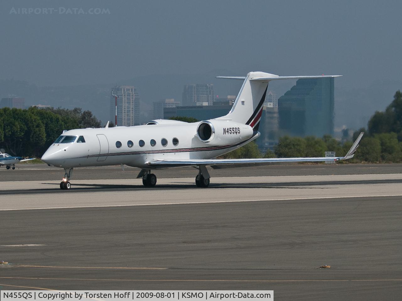 N455QS, 2007 Gulfstream Aerospace GIV-X (G450) C/N 4074, N455QS departing from RWY 21