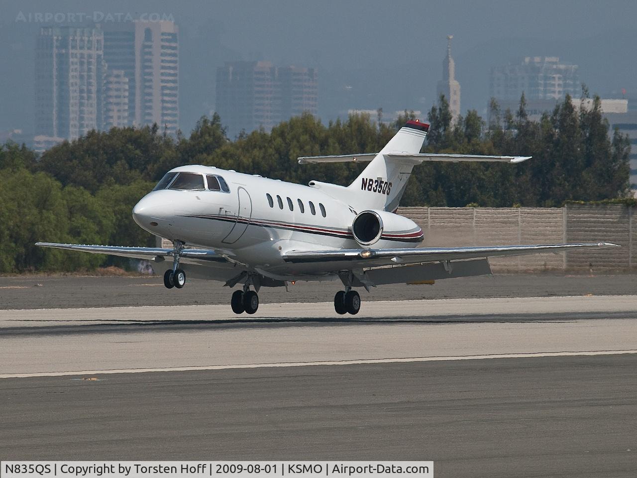N835QS, 2000 Raytheon Hawker 800XP C/N 258505, N835QS arriving on RWY 21