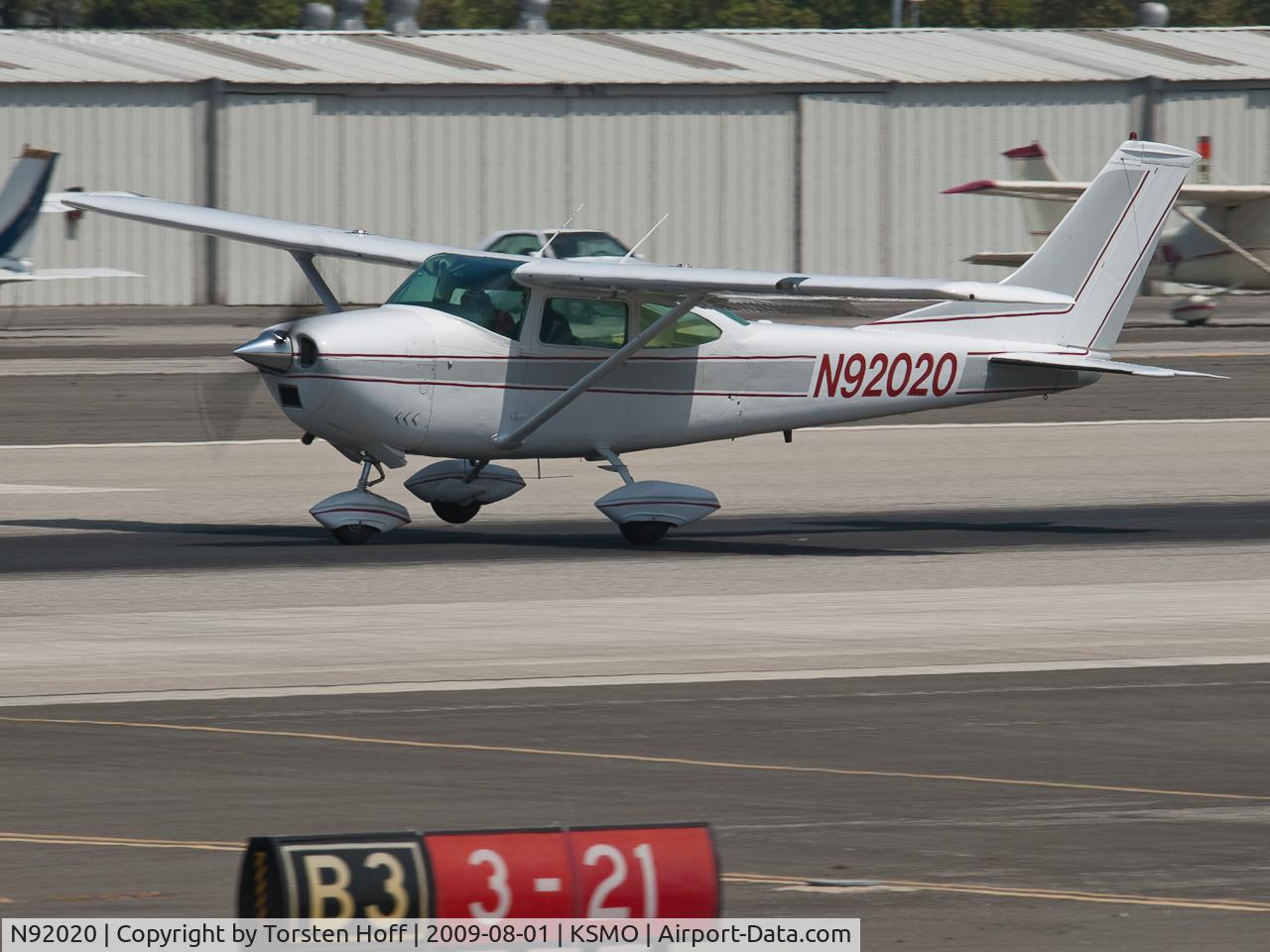 N92020, 1969 Cessna 182M Skylane C/N 18260006, N92020 departing from RWY 21