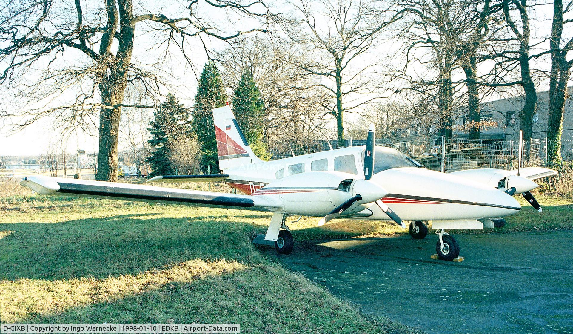 D-GIXB, Piper PA-34-220T Seneca III C/N 34-8233151, Piper PA-34-220T Seneca III at Bonn-Hangelar airfield