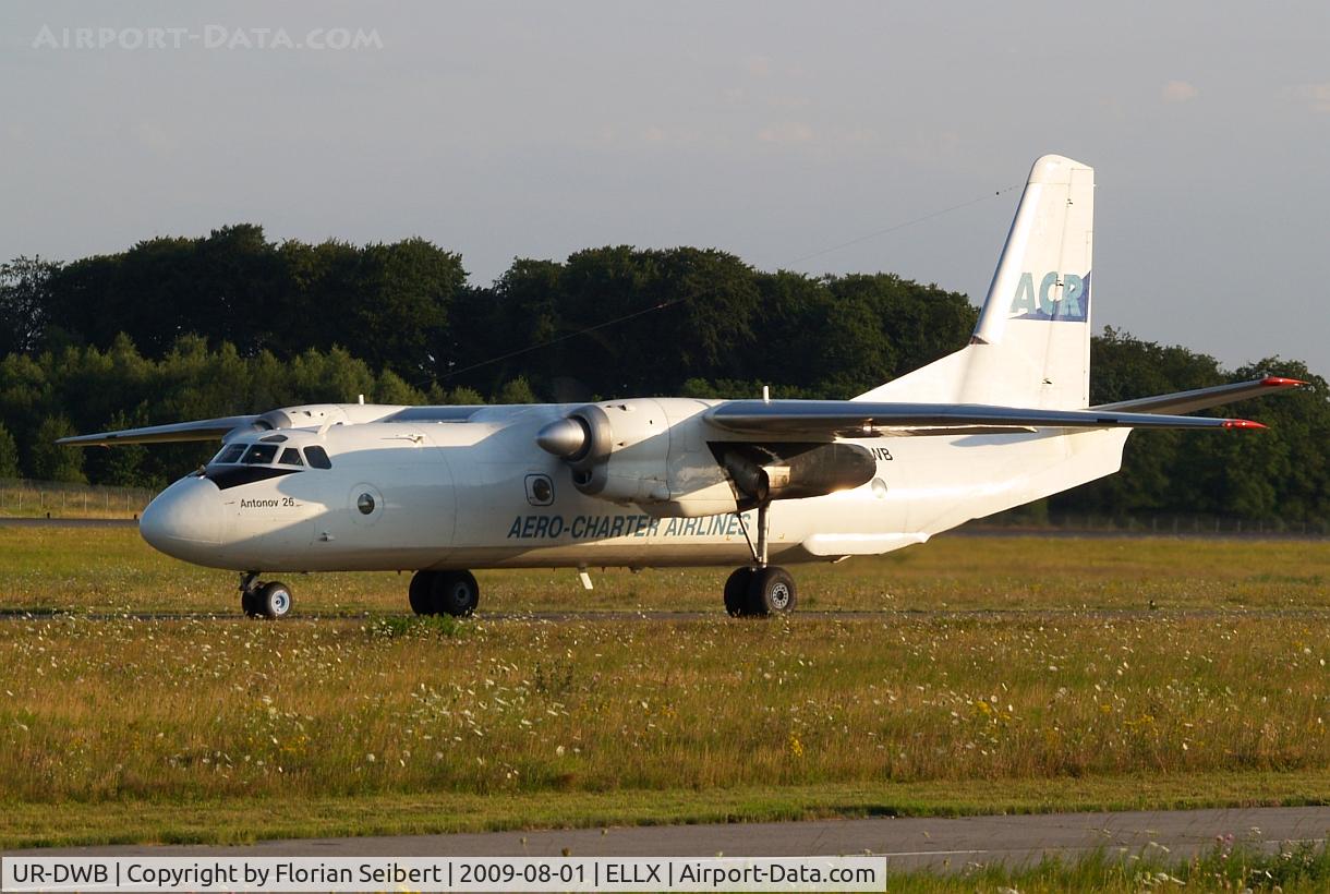 UR-DWB, Antonov An-26 C/N 6207, taxi to the active