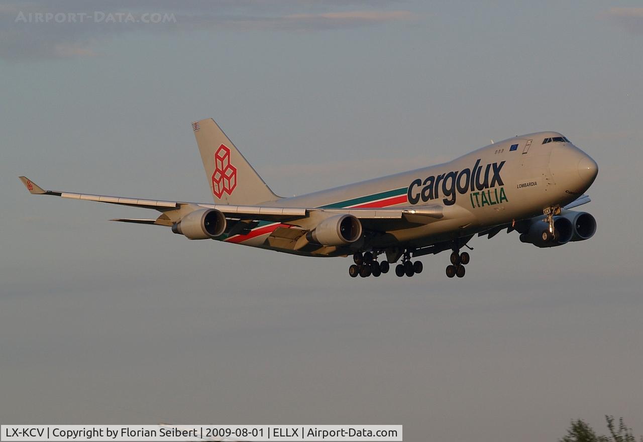 LX-KCV, 1997 Boeing 747-4R7F/SCD C/N 25868, Landing rwy 24