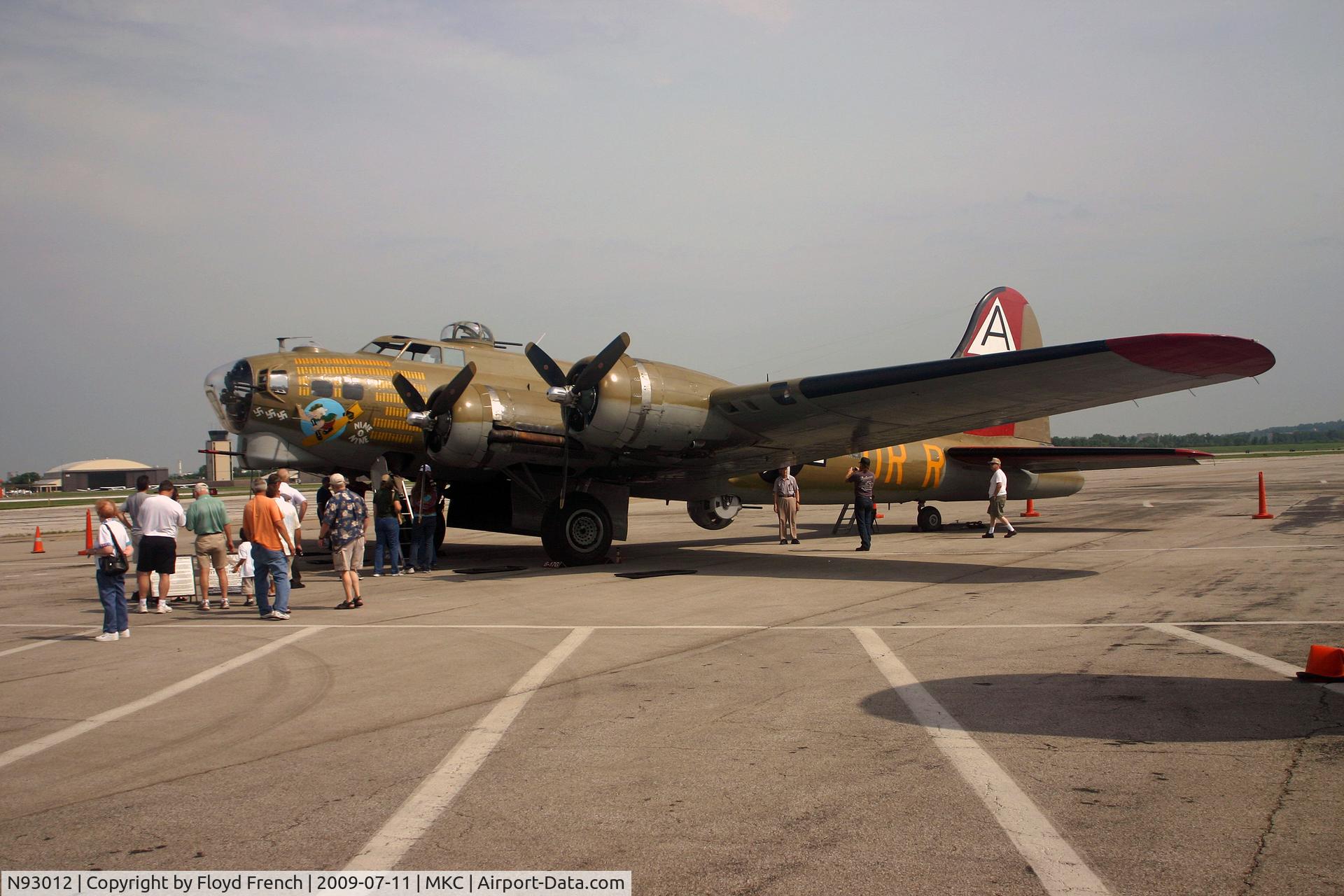 N93012, 1944 Boeing B-17G-30-BO Flying Fortress C/N 32264, cOLLINS fOUNDATION @ kANSAS CITY, MO.