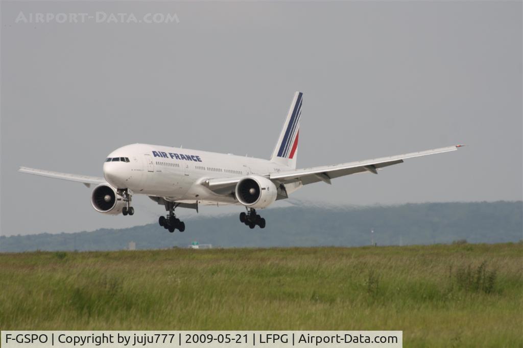 F-GSPO, 2001 Boeing 777-228/ER C/N 30614, on landing at CDG