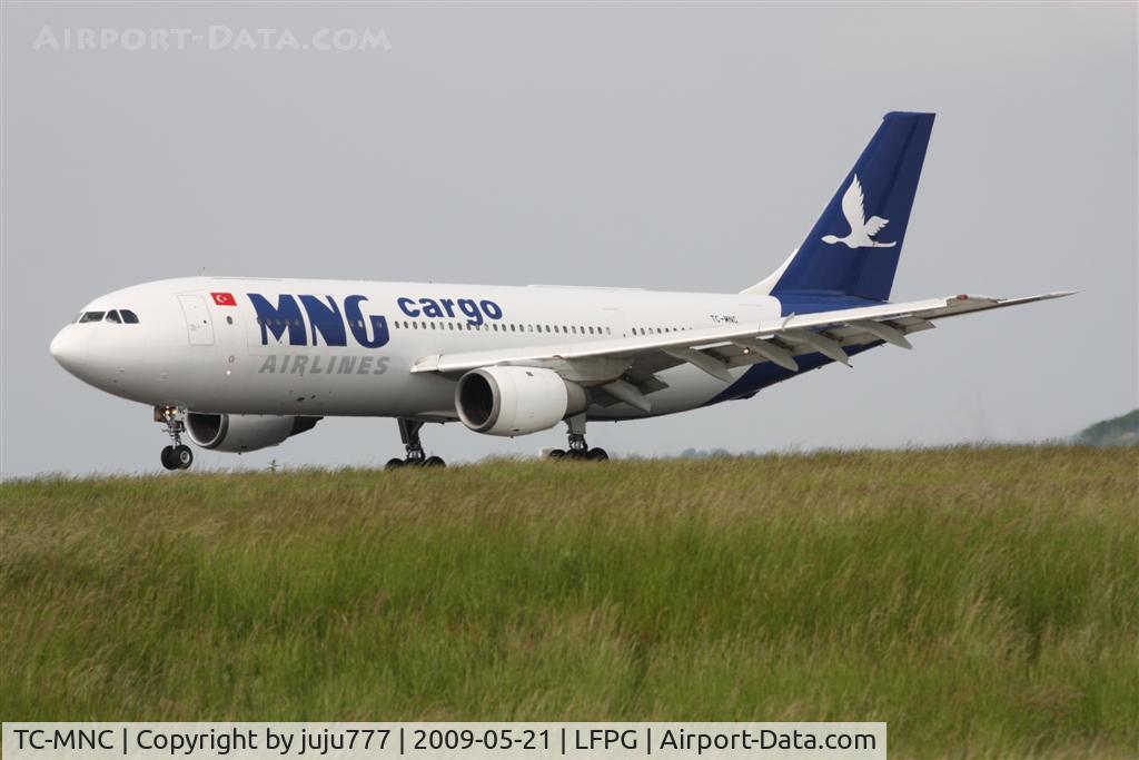 TC-MNC, Airbus A300F4-203 C/N 277, on landing at CDG whis new paint