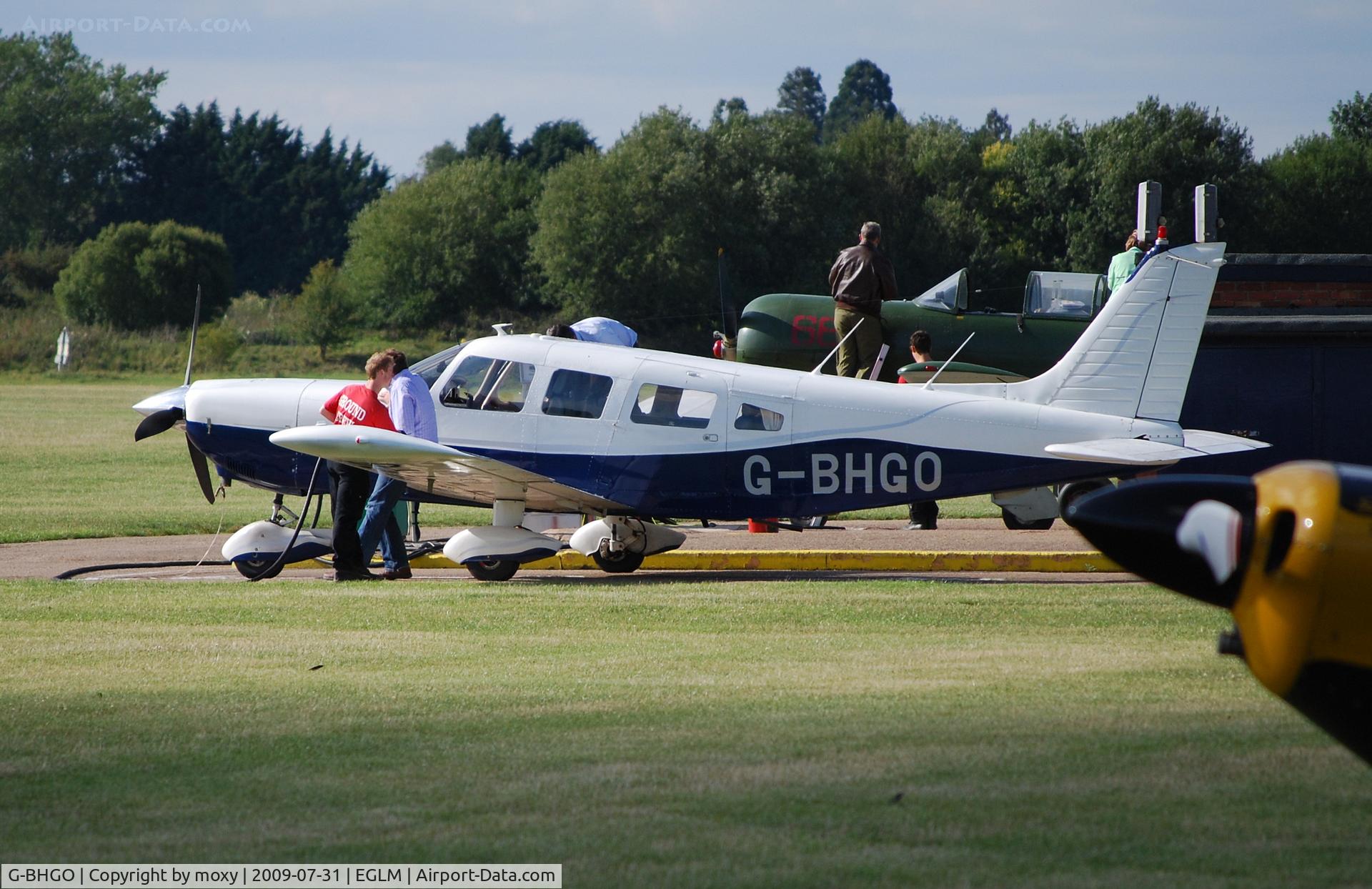 G-BHGO, 1978 Piper PA-32-260 Cherokee Six Cherokee Six C/N 32-7800007, Piper PA-32-260 filling up at White Waltham
