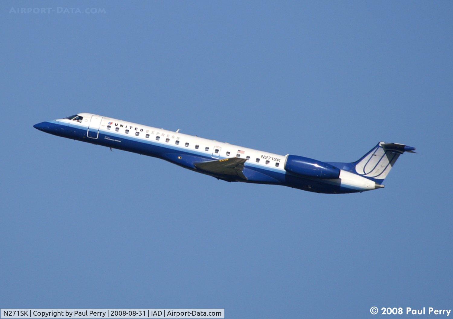N271SK, 2000 Embraer ERJ-145LR (EMB-145LR) C/N 145305, Slicing through the air on climbout