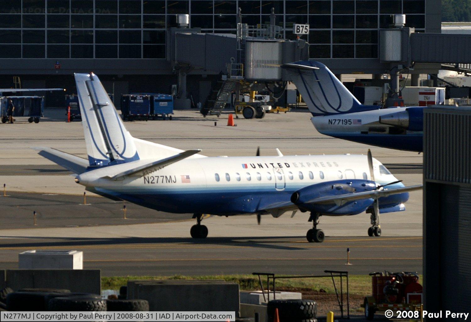 N277MJ, 1991 Saab 340B C/N 340B-277, United birds just lining up