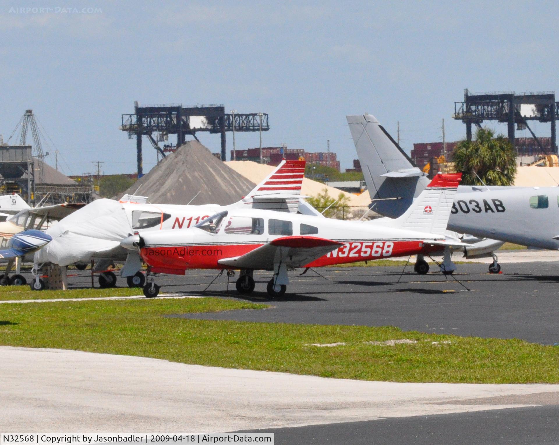 N32568, 1974 Piper PA-28R-200 C/N 28R-7535069, Peter O. Knight airshow Davis Island Tampa Florida