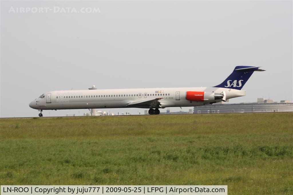 LN-ROO, 1992 McDonnell Douglas MD-81 (DC-9-81) C/N 53366, on landing at CDG