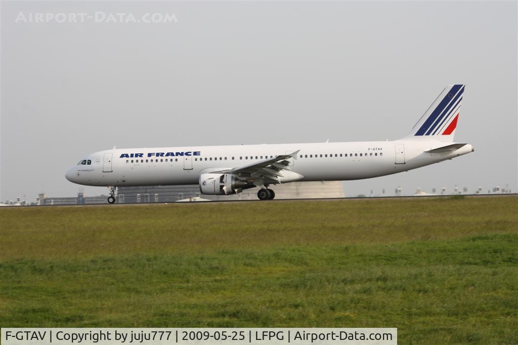 F-GTAV, 2009 Airbus A321-211 C/N 3884, on landing at CDG