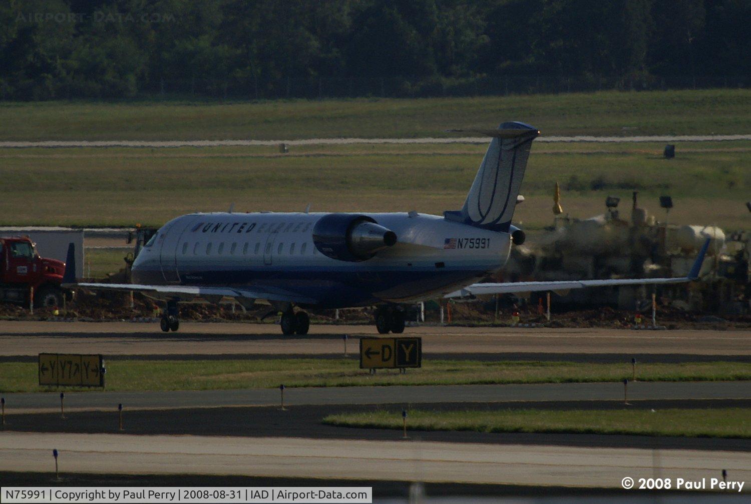 N75991, 2000 Bombardier CRJ-200ER (CL-600-2B19) C/N 7422, Taxiing past mid-field