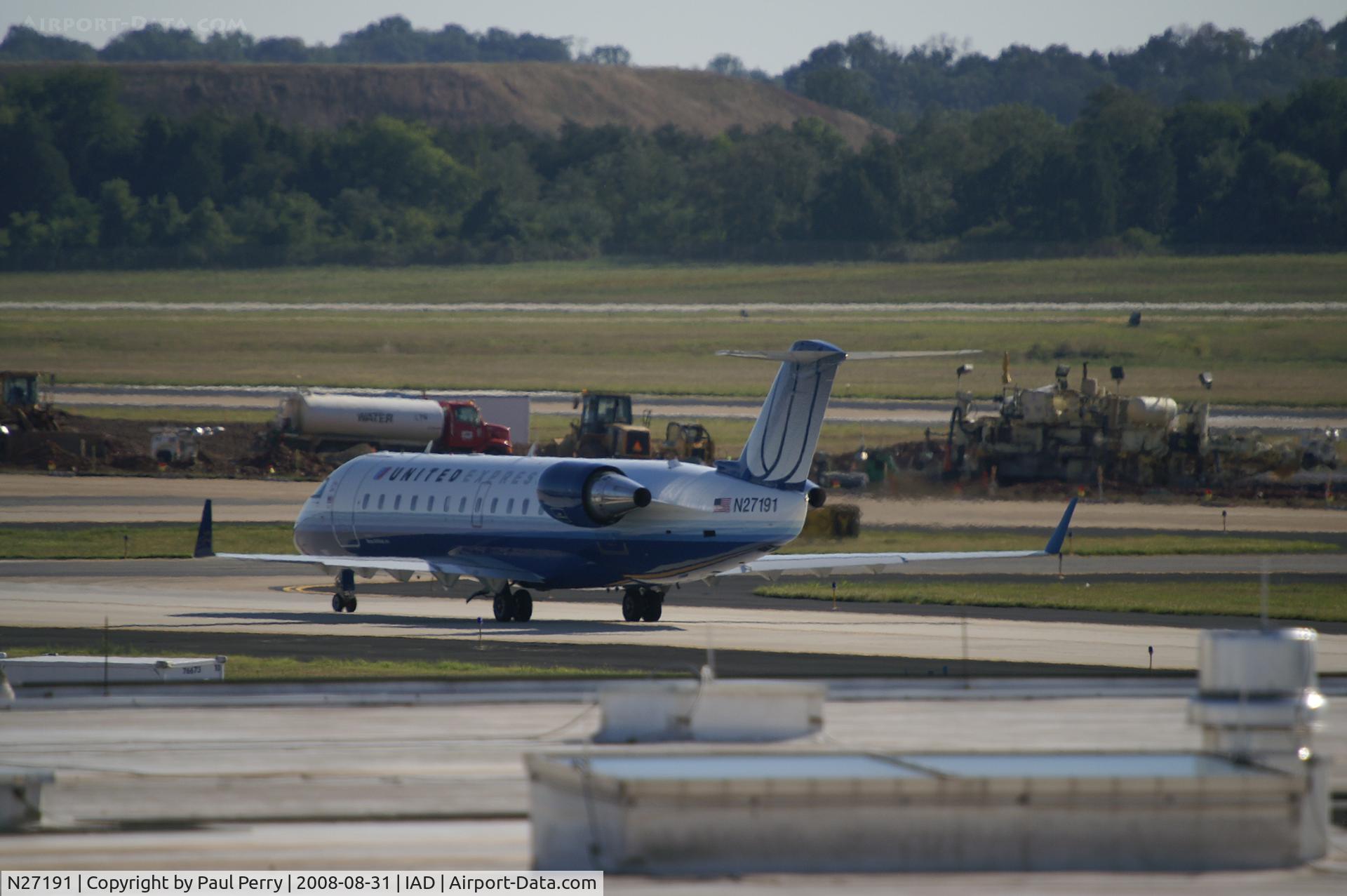 N27191, 1997 Canadair CRJ-200LR (CL-600-2B19) C/N 7191, Another Canadair taxiing out