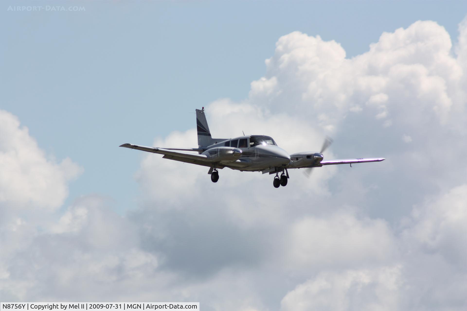 N8756Y, 1969 Piper PA-30 Twin Comanche Twin Comanche C/N 30-1910, Landing RWY 28