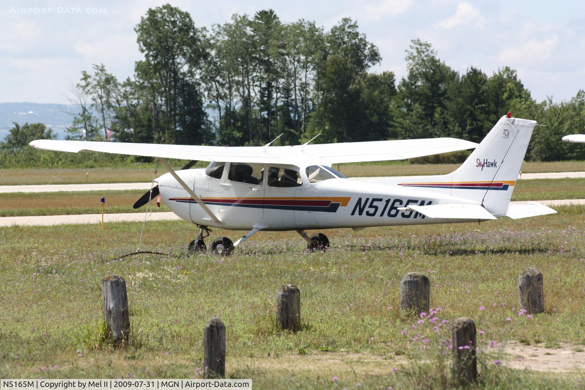 N5165M, 2002 Cessna 172R C/N 17281092, Parked