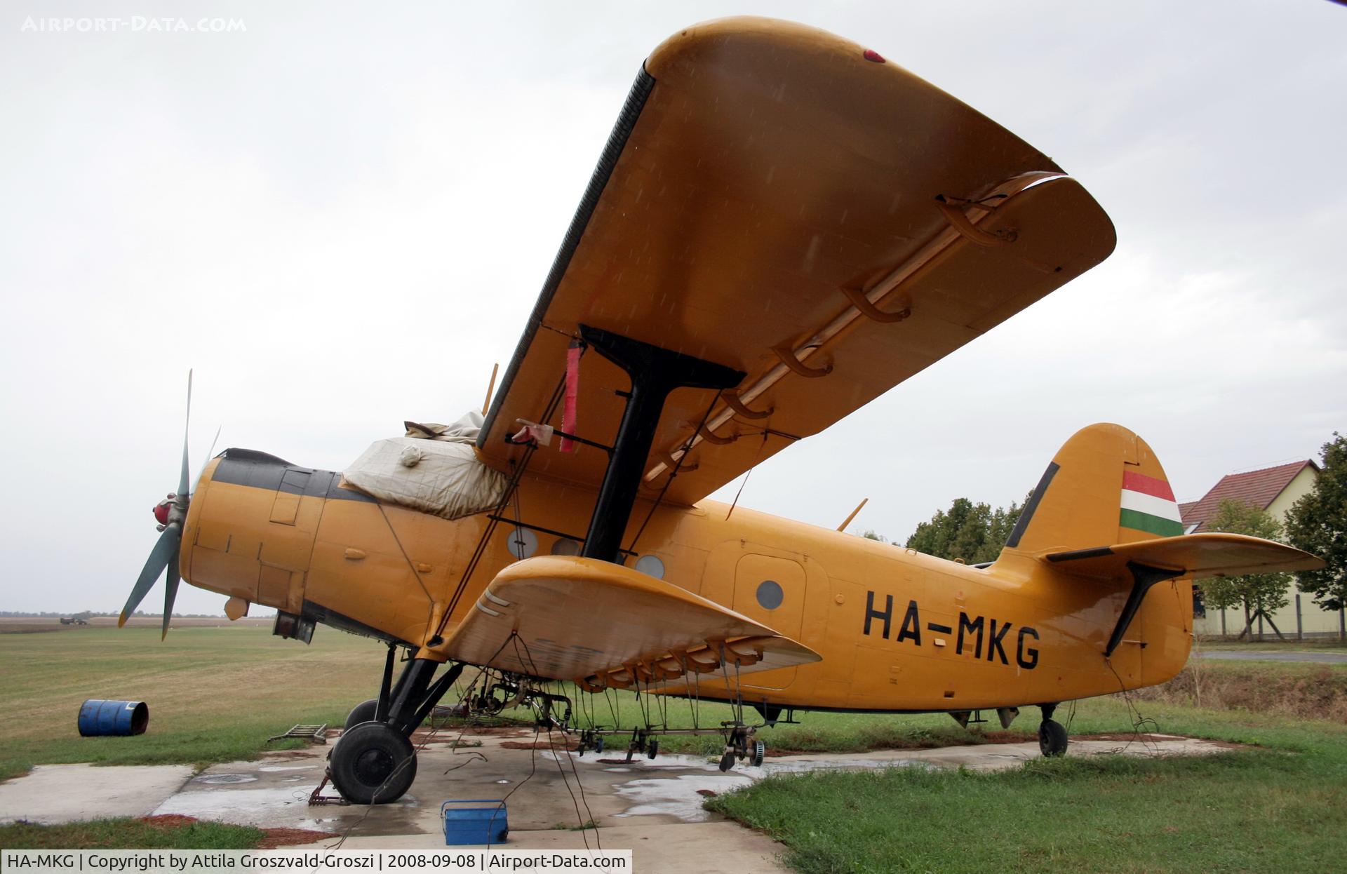 HA-MKG, 1974 PZL-Mielec AN-2R C/N 1G158-12, Agricultural airport, takeoff field Telekgerendás