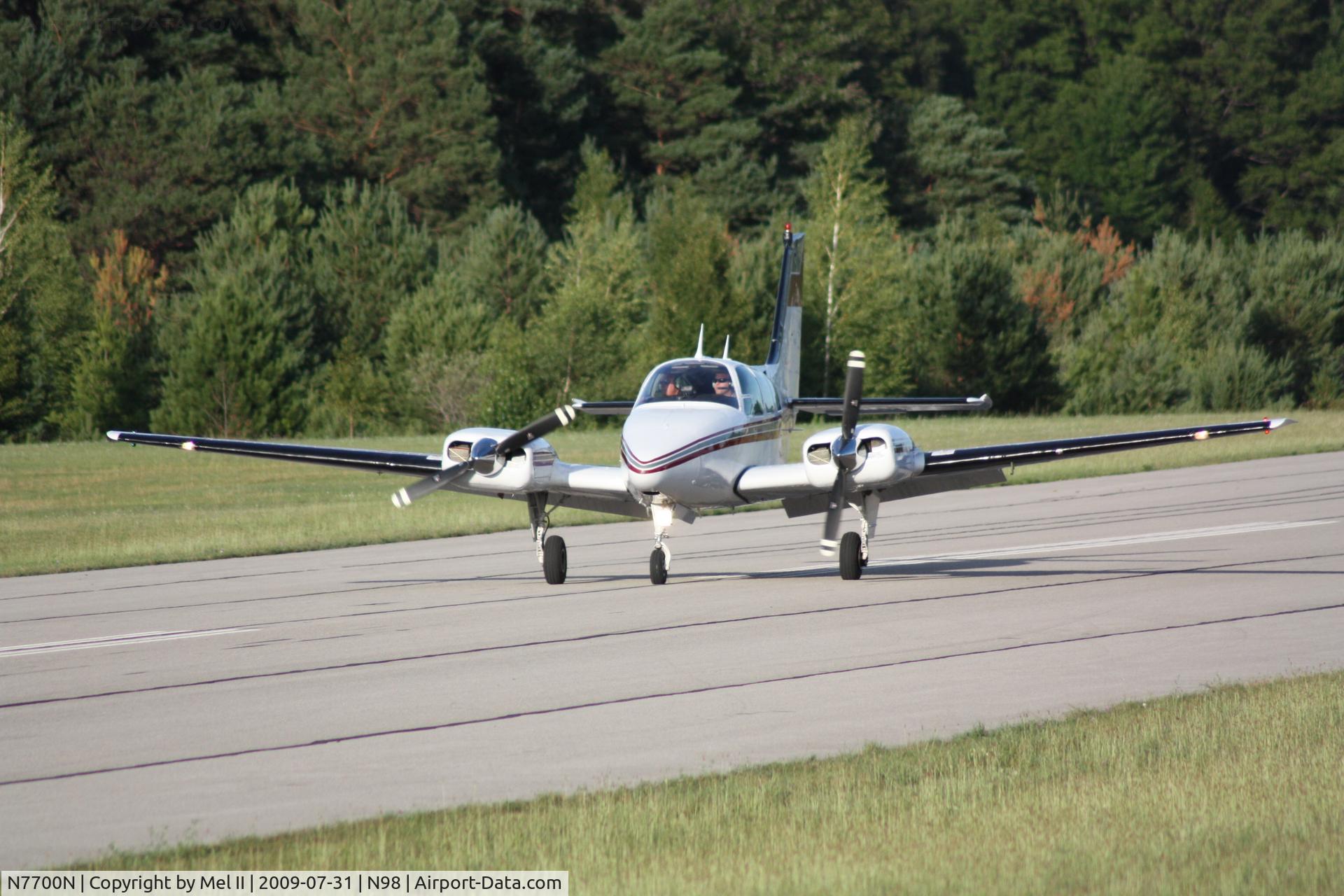 N7700N, 1968 Beech 95-B55 Baron Baron C/N TC-1159, KRNP-N98 - Landing RWY 27