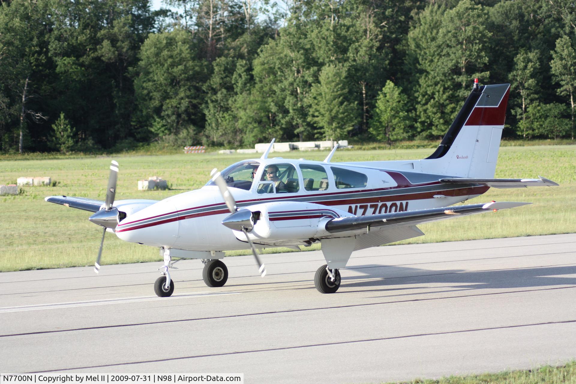 N7700N, 1968 Beech 95-B55 Baron Baron C/N TC-1159, KRNP-N98 - Landing RWY 27