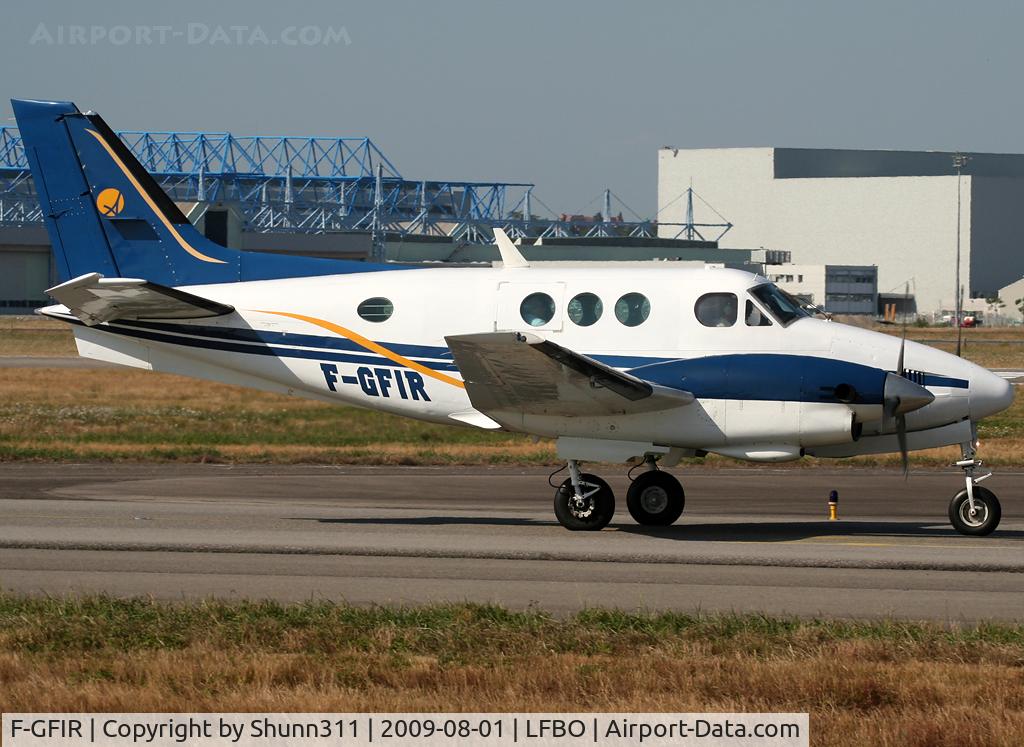 F-GFIR, 1969 Beech B90 King Air C/N LJ-434, Taxiing holding point rwy 14L for departure...