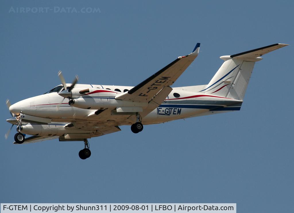 F-GTEM, 1992 Beech B300 Super King Air King Air C/N FL-80, Landing rwy 14L