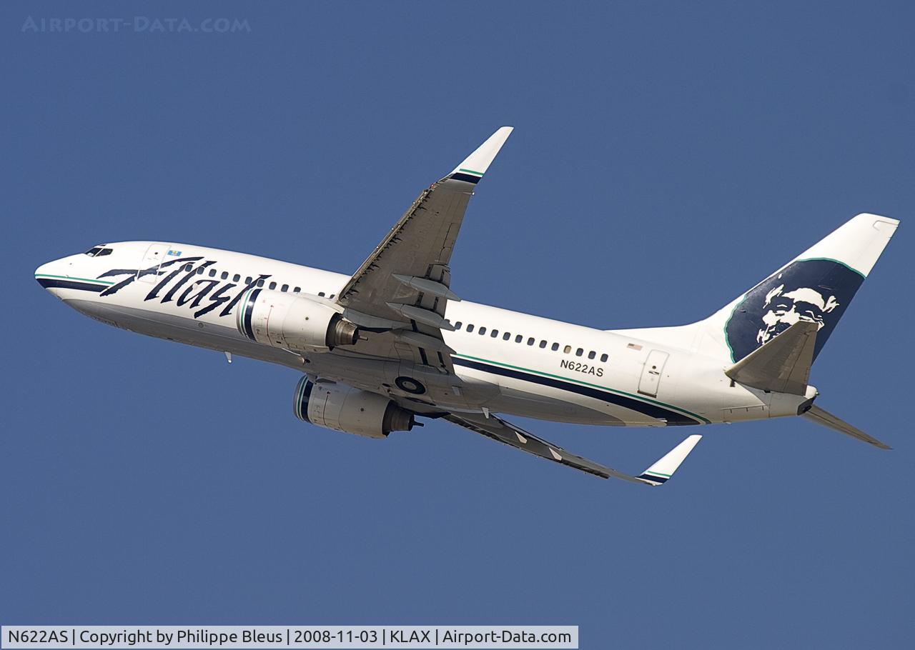 N622AS, 2000 Boeing 737-790 C/N 30165, Rising from rwy 25R.