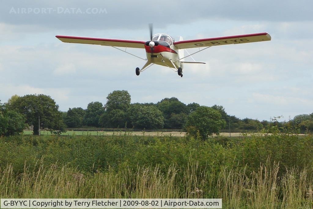 G-BYYC, 2000 Hapi Cygnet SF-2A C/N PFA 182-12311, Cygnet arriving at the 2009 Stoke Golding Stakeout event