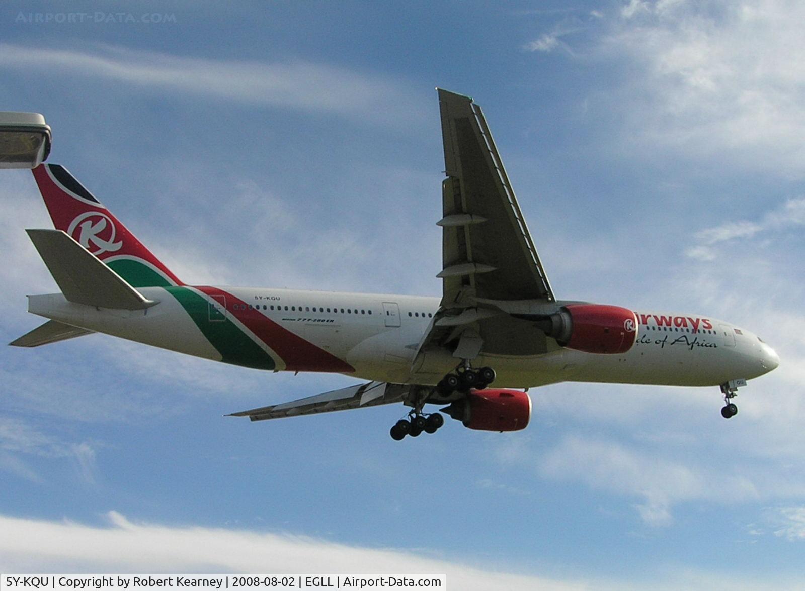 5Y-KQU, 2004 Boeing 777-2U8/ER C/N 33681, Kenya on approach(dont mind the lamp-post)