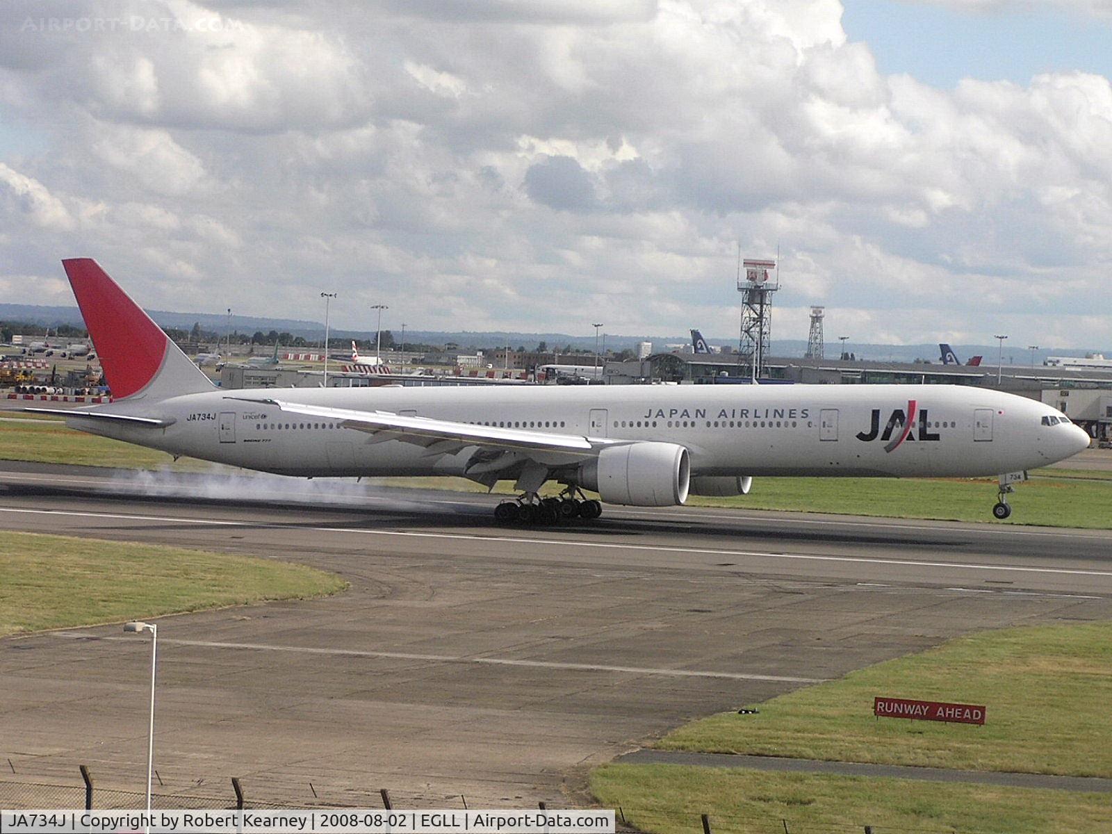 JA734J, 2005 Boeing 777-346/ER C/N 32433, JAL touching down