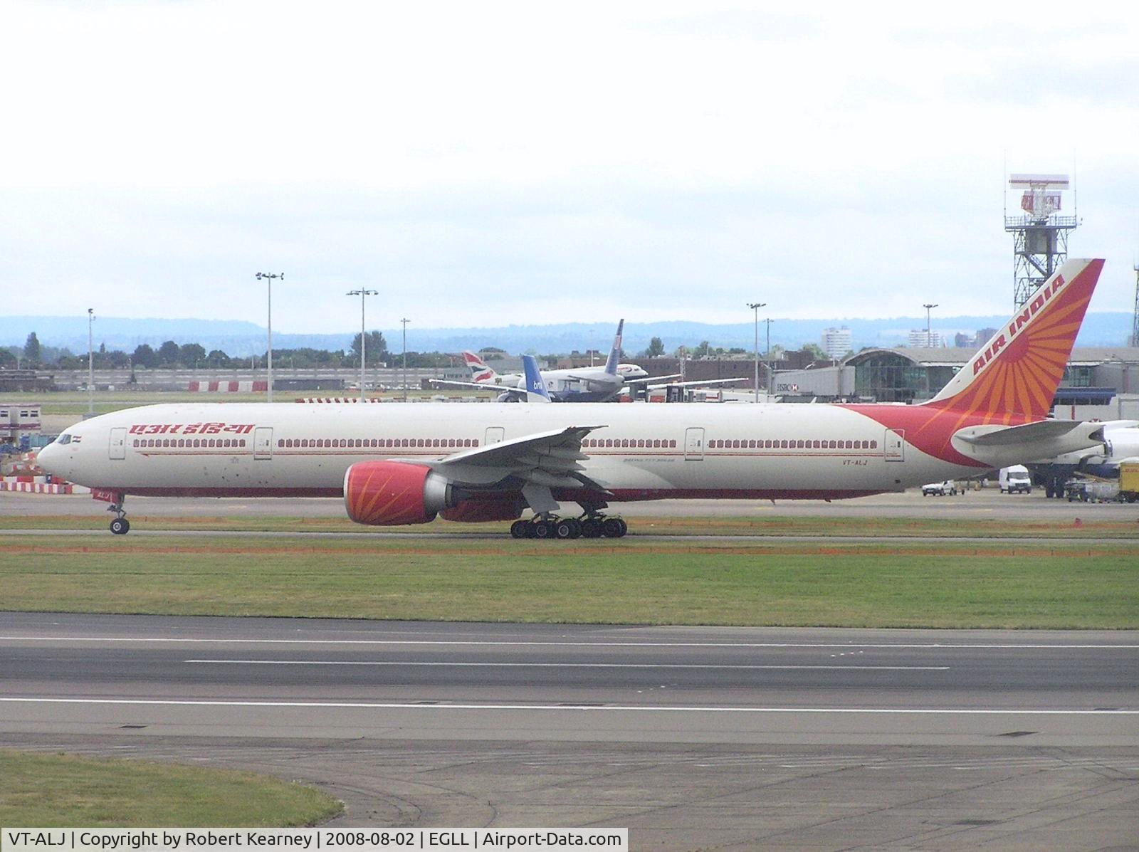 VT-ALJ, 2007 Boeing 777-337/ER C/N 36308, Air India going to r/w