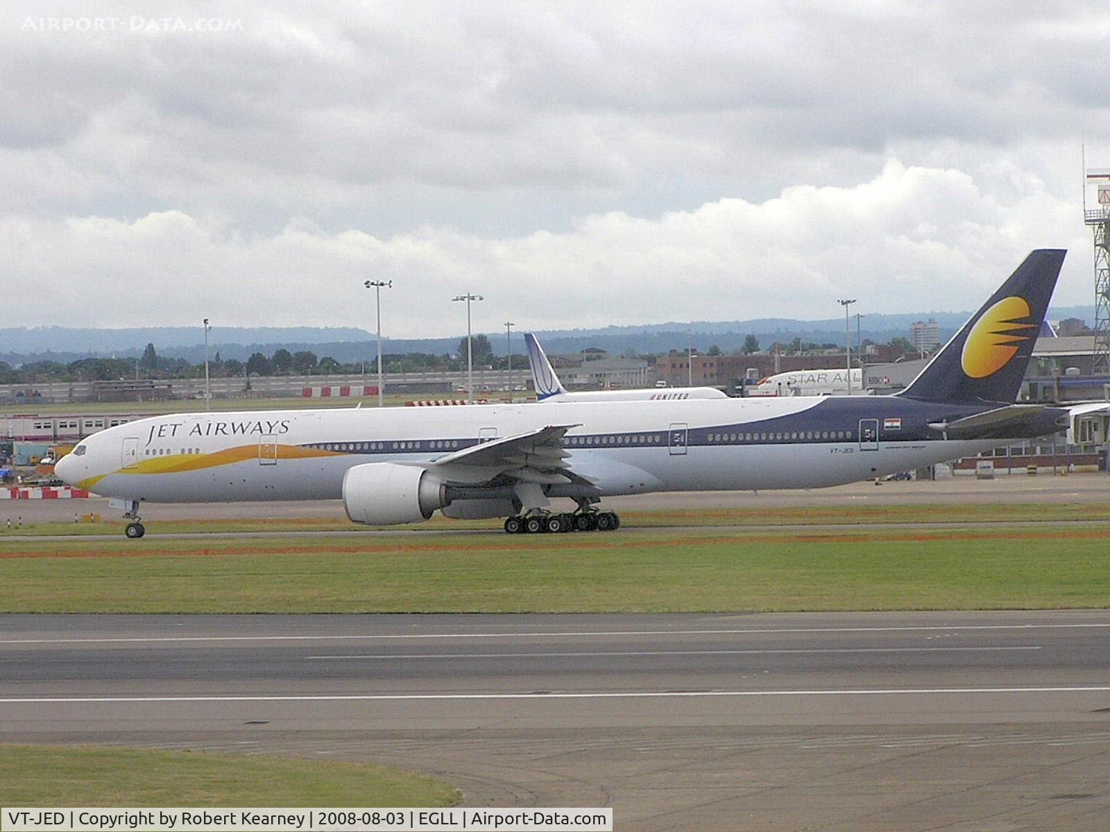 VT-JED, 2007 Boeing 777-35R/ER C/N 35160, JET heading for take-off