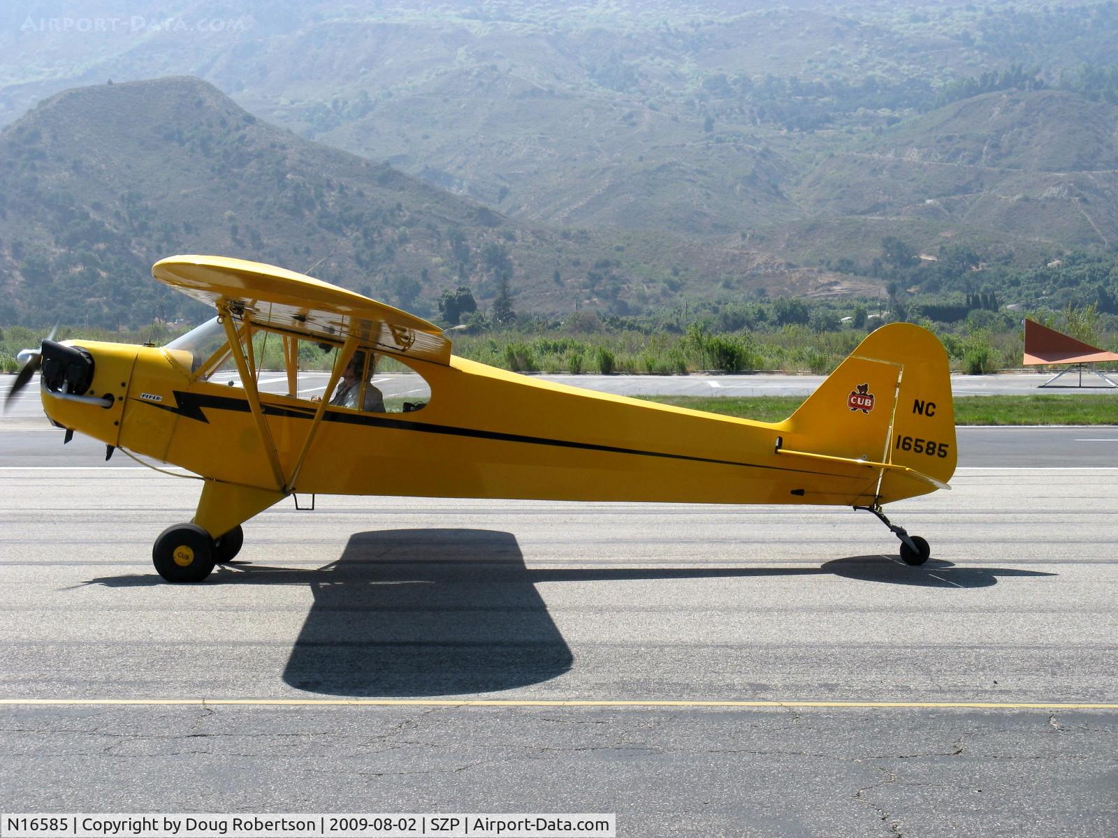 N16585, 1946 Piper J-3C-65 Cub C/N RH 17868, 1946 Piper Hoesch J3C-65 CUB, Continental C85 85 Hp upgrade, Experimental class, taxi search for parking