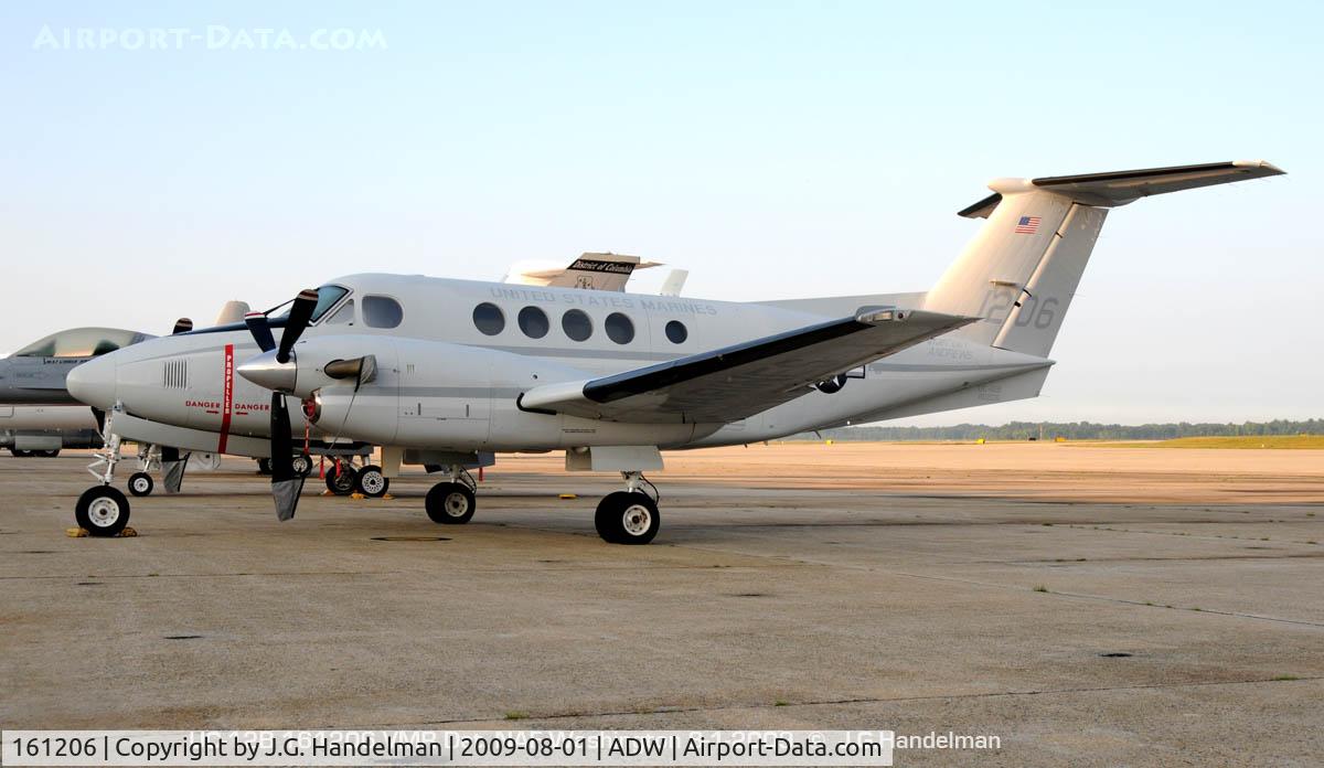 161206, Beech UC-12B Huron C/N BJ-22, early A.M. at NAF Washington