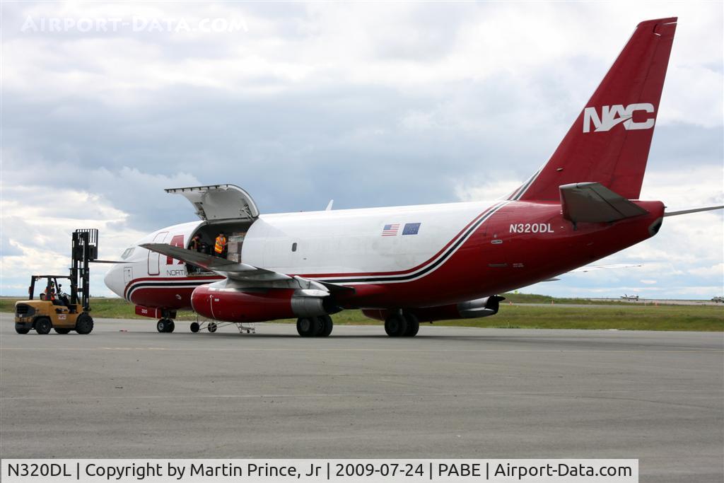 N320DL, 1984 Boeing 737-232 C/N 23092, Norther Air Cargo offloading in Bethel